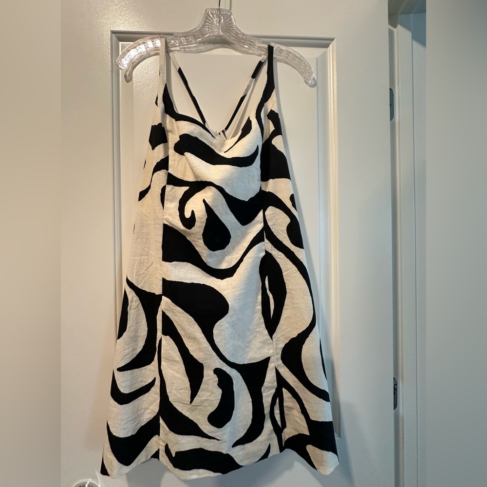 Linen Blend dress in black and cream